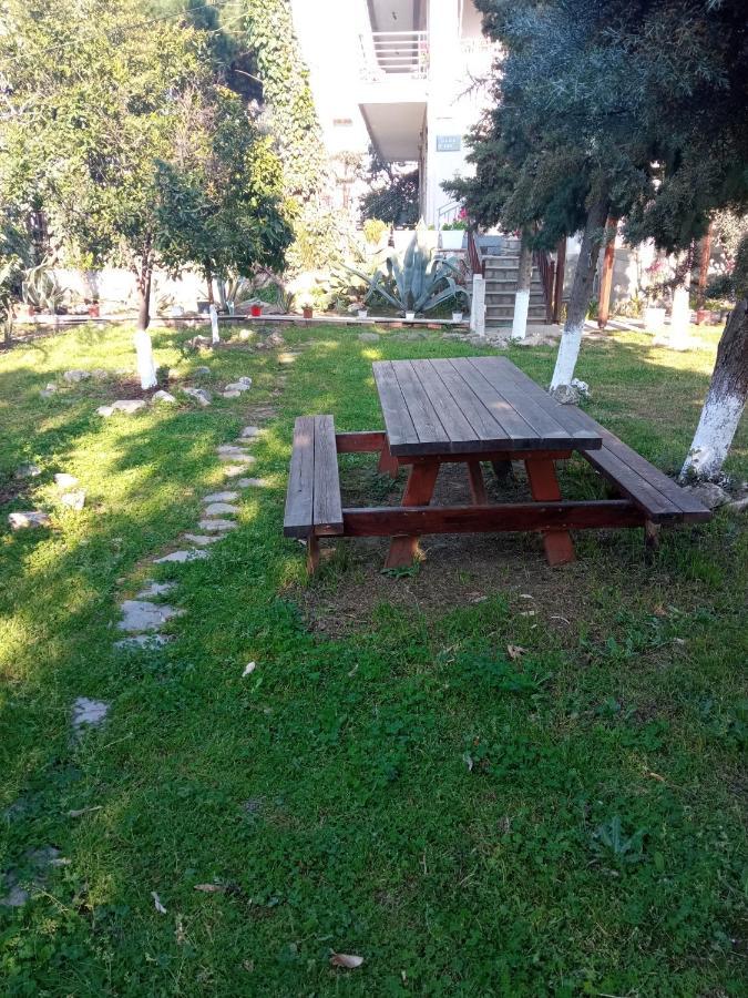 Sofia'S Garden Leilighet Néa Péramos Eksteriør bilde