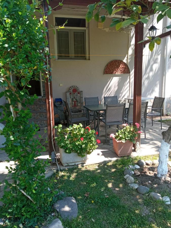 Sofia'S Garden Leilighet Néa Péramos Eksteriør bilde
